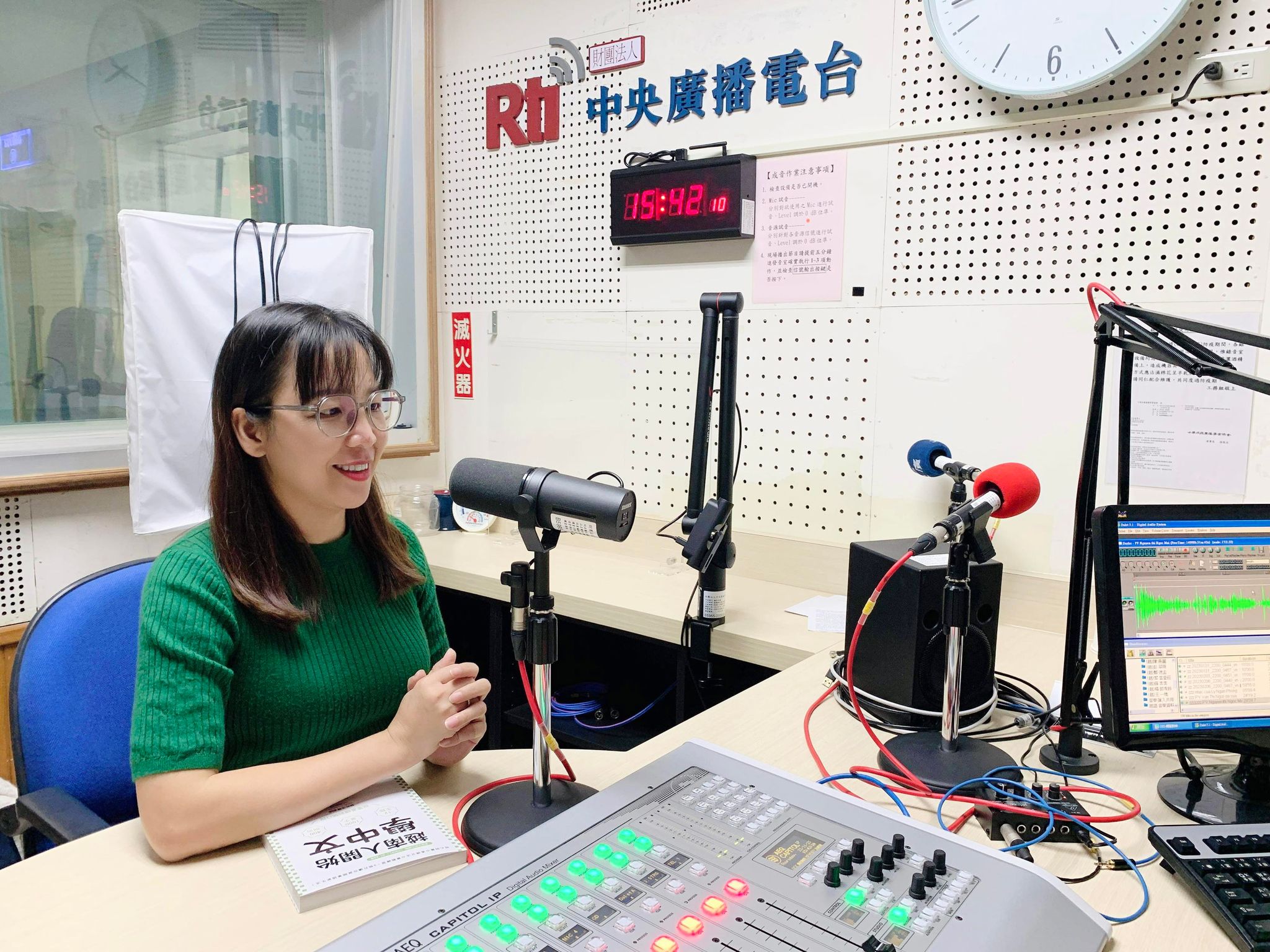 Cô giáo người Việt ra mắt sách học tiếng Hoa (p.1)